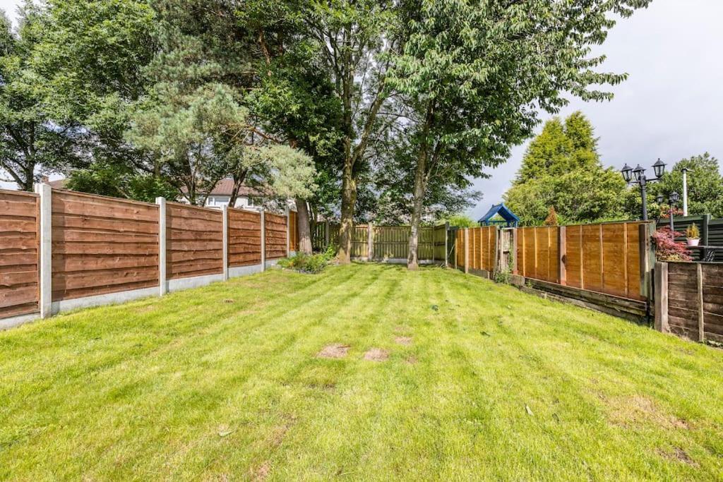 Entire Charming 5-Bed House In Darwen Blackburn Bb1 Free Parking Roadside Rishton Eksteriør billede