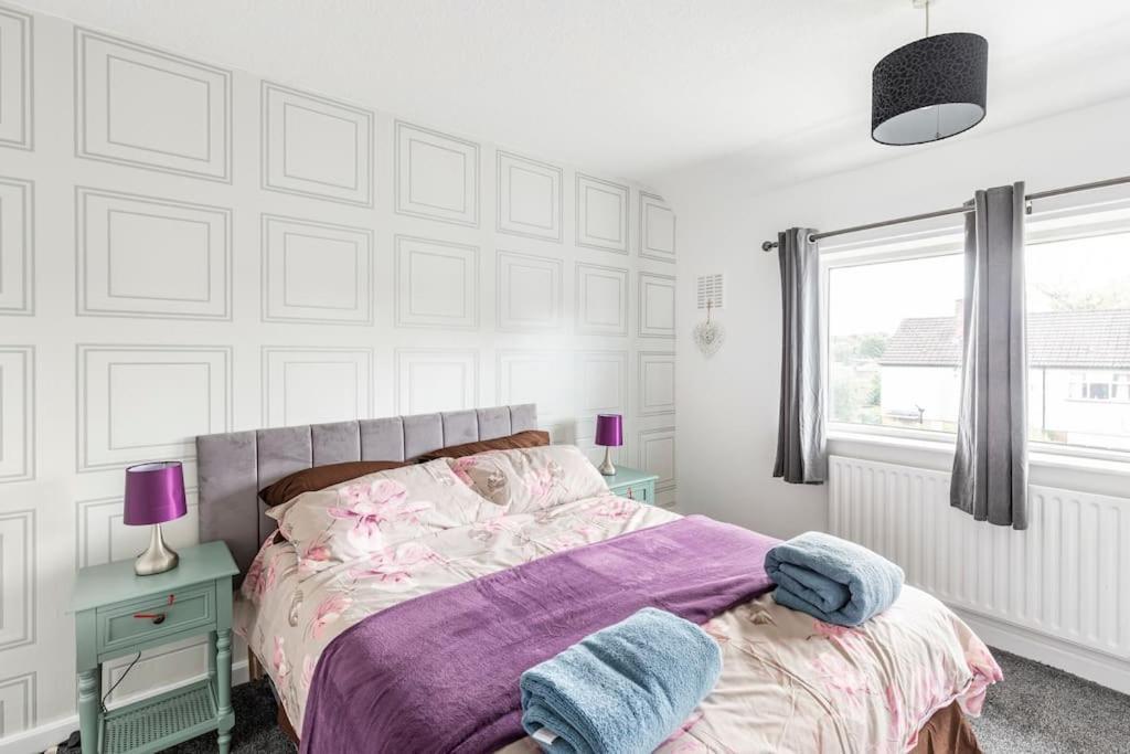 Entire Charming 5-Bed House In Darwen Blackburn Bb1 Free Parking Roadside Rishton Eksteriør billede