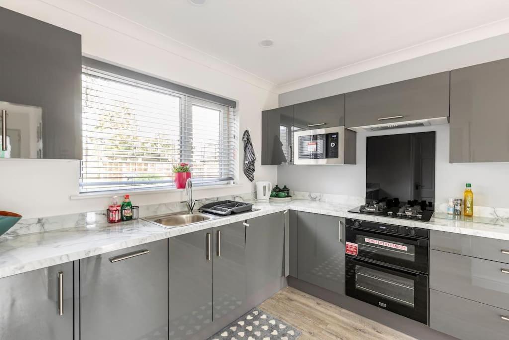 Entire Charming 5-Bed House In Darwen Blackburn Bb1 Free Parking Roadside Rishton Eksteriør billede
