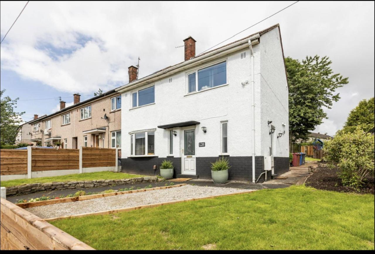 Entire Charming 5-Bed House In Darwen Blackburn Bb1 Free Parking Roadside Rishton Eksteriør billede