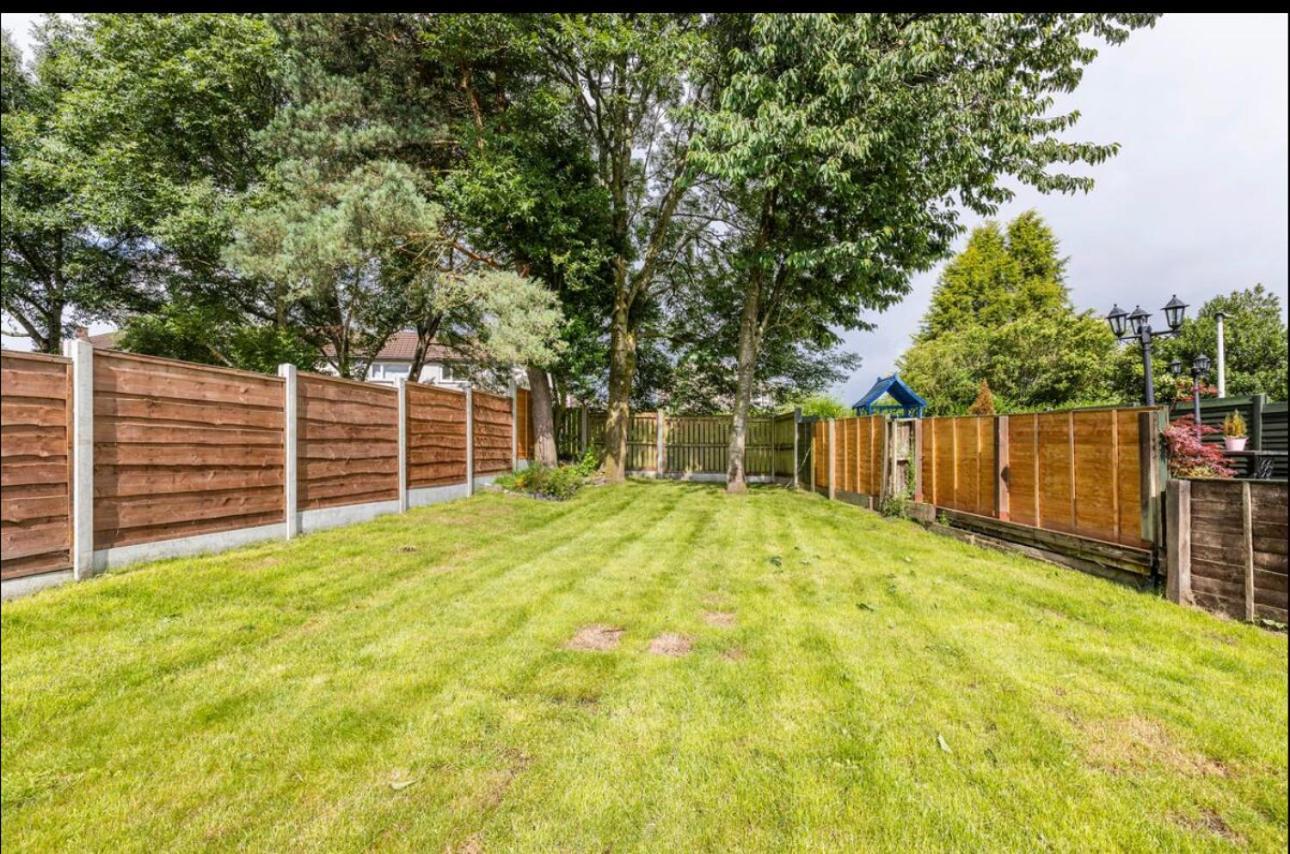 Entire Charming 5-Bed House In Darwen Blackburn Bb1 Free Parking Roadside Rishton Eksteriør billede