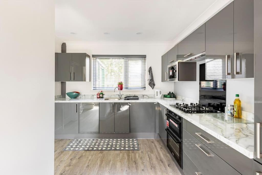 Entire Charming 5-Bed House In Darwen Blackburn Bb1 Free Parking Roadside Rishton Eksteriør billede